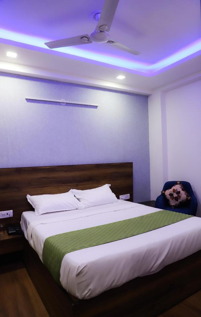 ニューデリー Surya International Bed & Breakfast エクステリア 写真