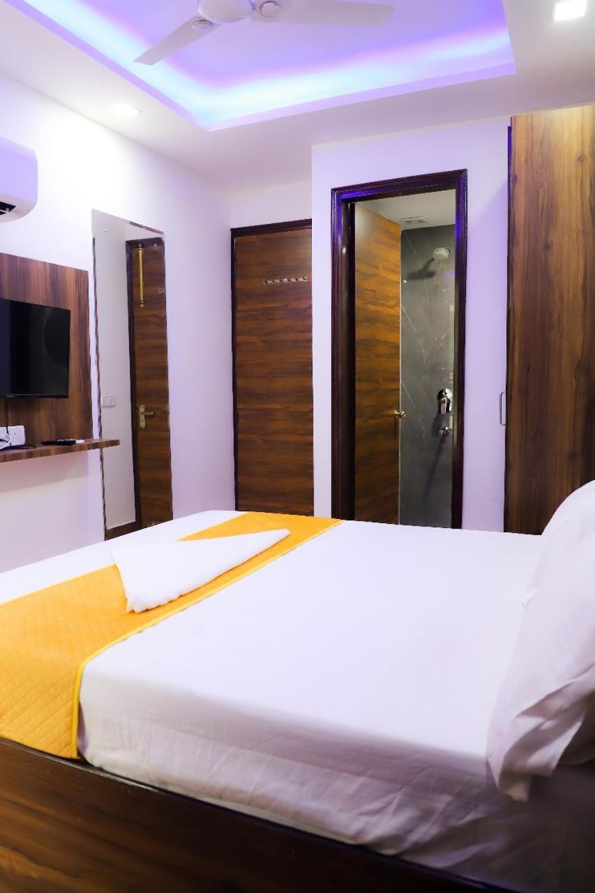 ニューデリー Surya International Bed & Breakfast エクステリア 写真