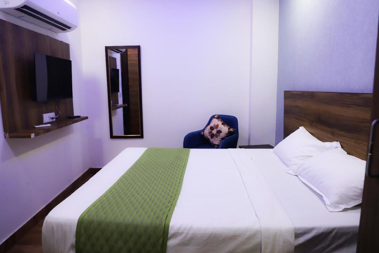 ニューデリー Surya International Bed & Breakfast エクステリア 写真