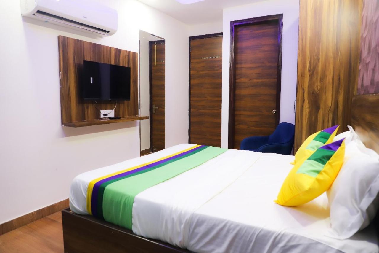 ニューデリー Surya International Bed & Breakfast エクステリア 写真