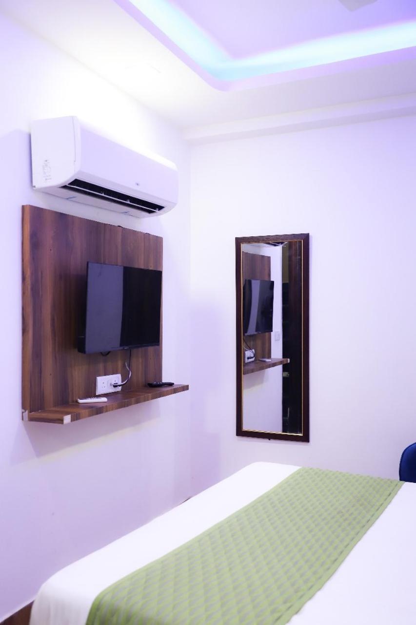 ニューデリー Surya International Bed & Breakfast エクステリア 写真