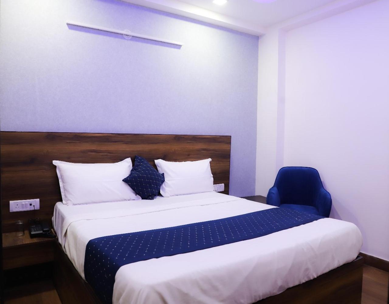 ニューデリー Surya International Bed & Breakfast エクステリア 写真