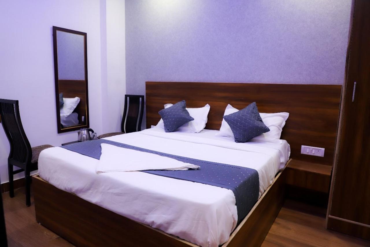 ニューデリー Surya International Bed & Breakfast エクステリア 写真