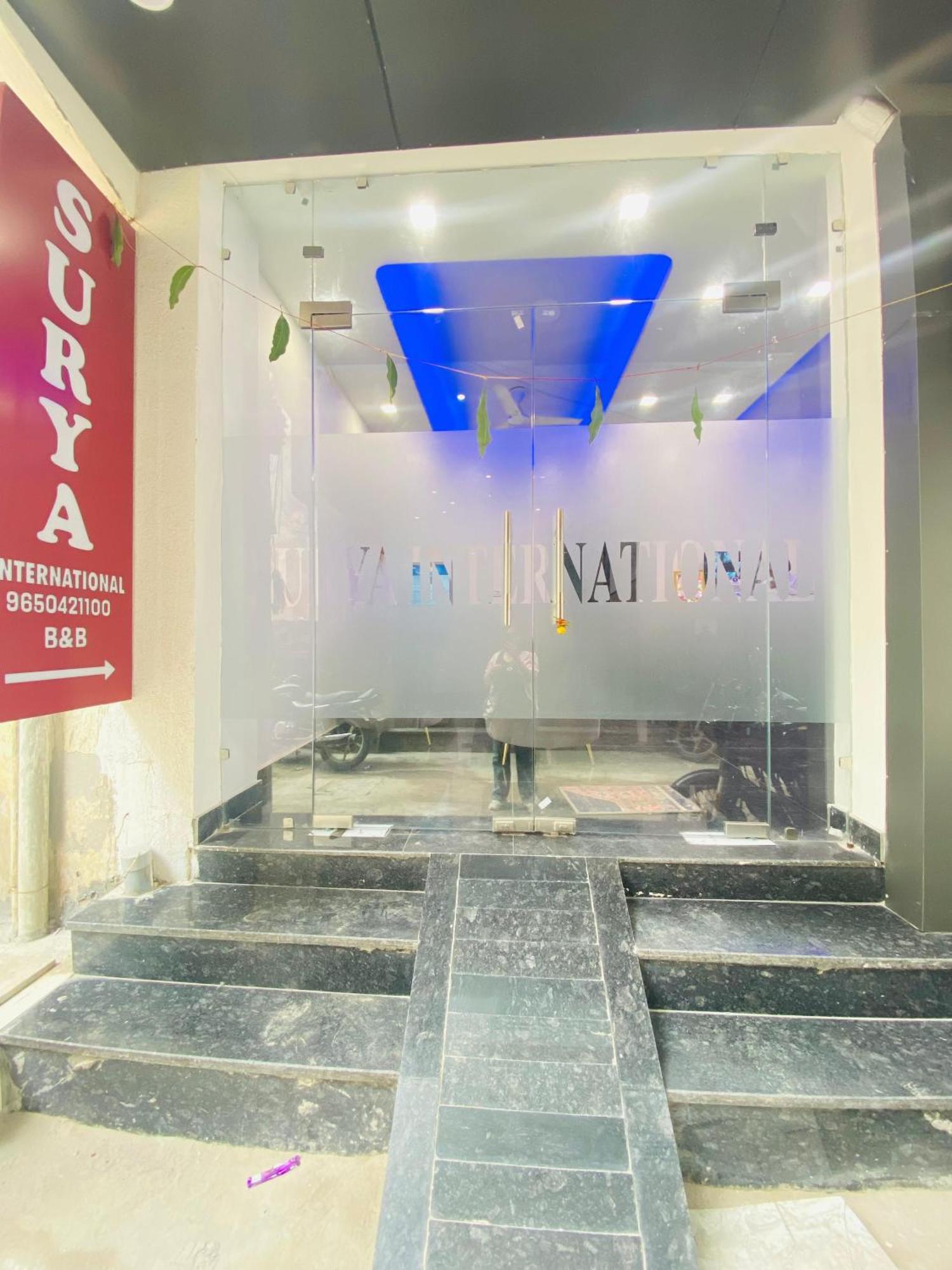 ニューデリー Surya International Bed & Breakfast エクステリア 写真
