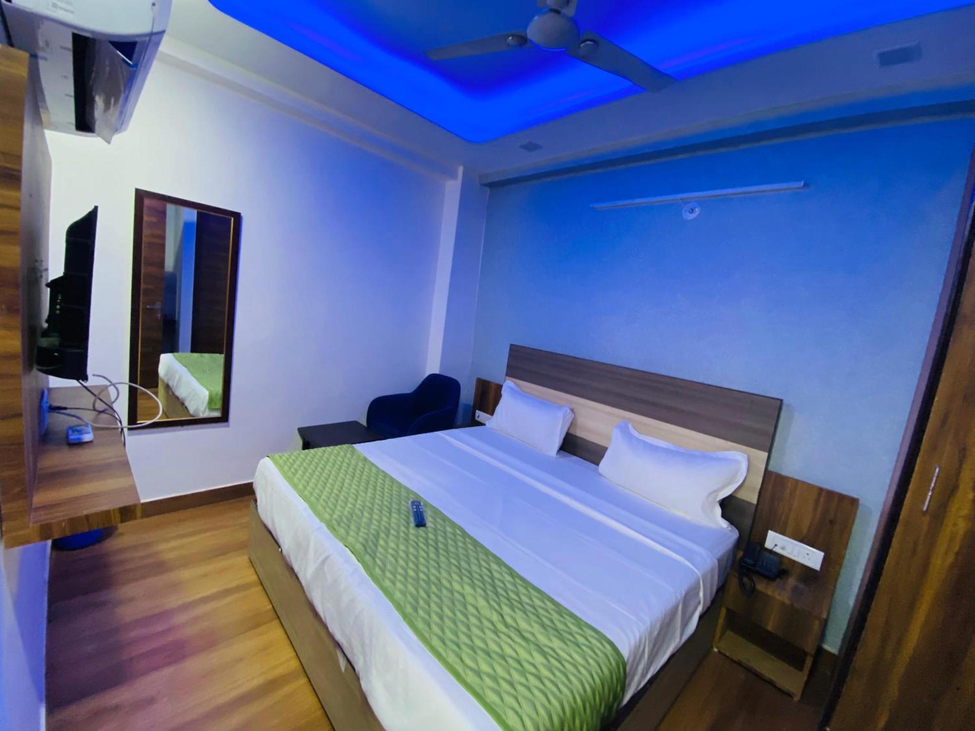 ニューデリー Surya International Bed & Breakfast エクステリア 写真