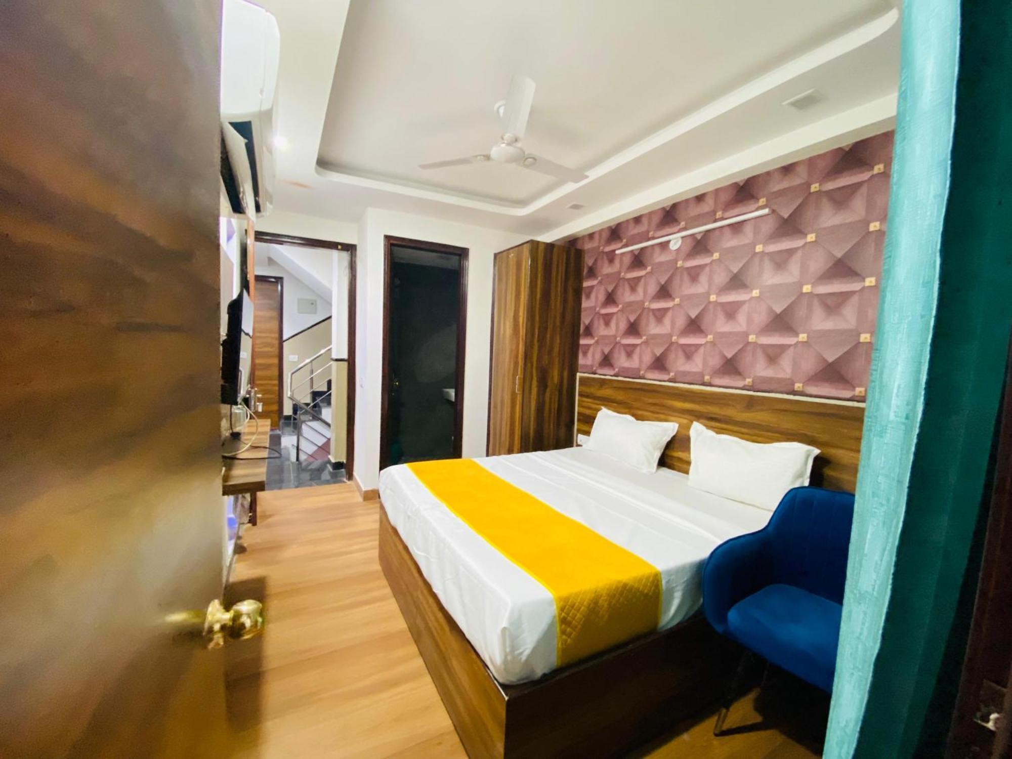 ニューデリー Surya International Bed & Breakfast エクステリア 写真