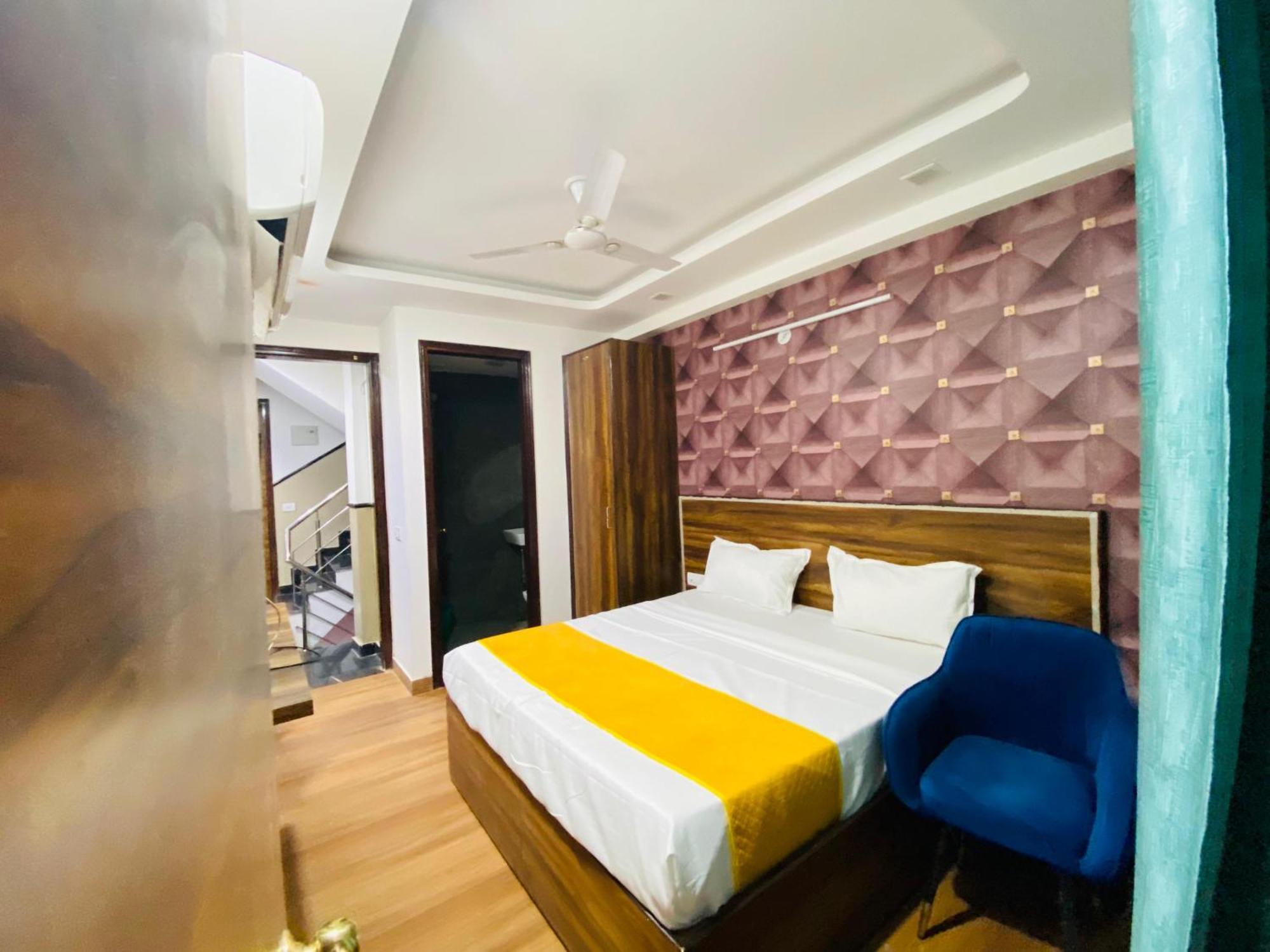 ニューデリー Surya International Bed & Breakfast エクステリア 写真