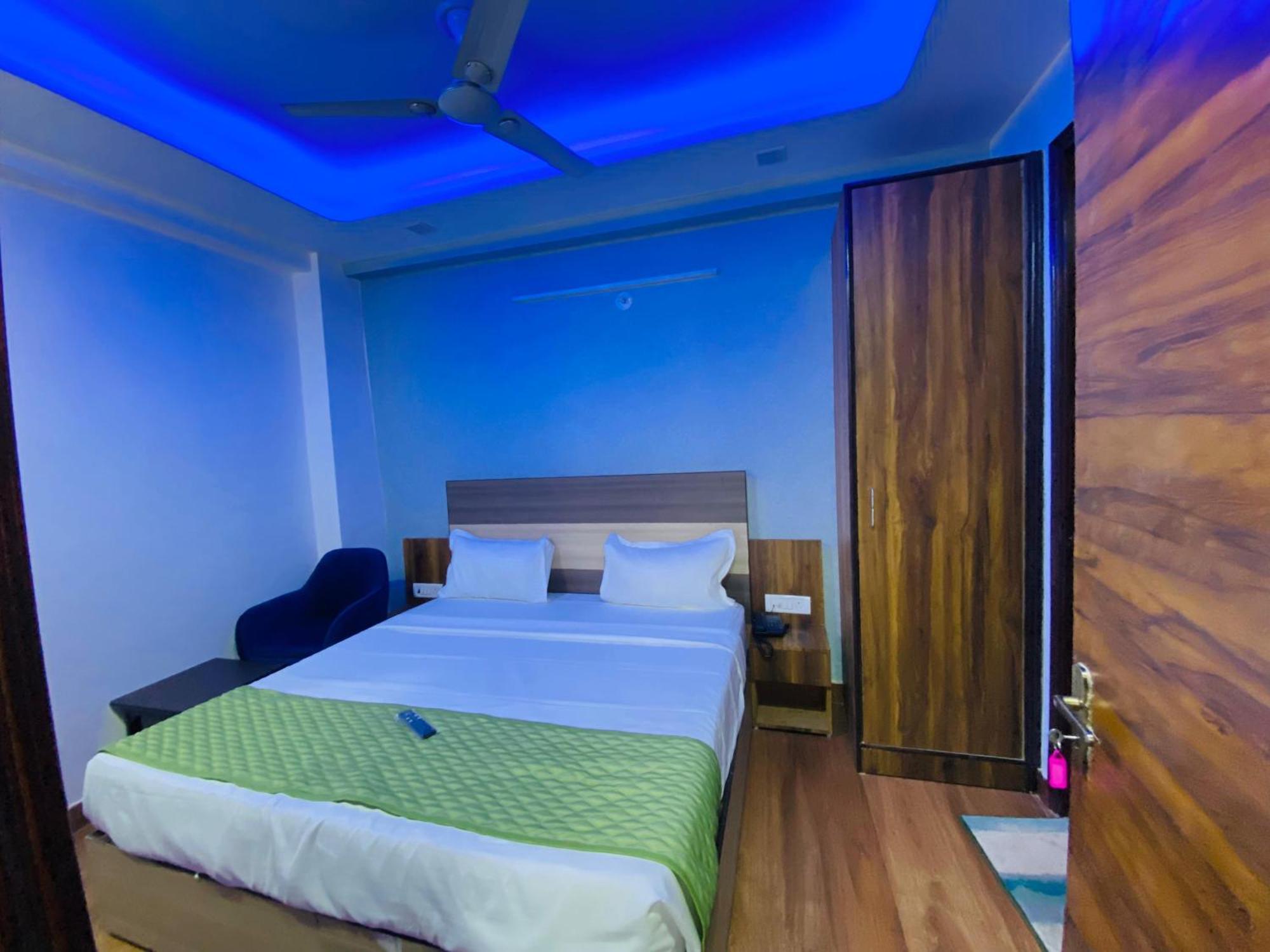ニューデリー Surya International Bed & Breakfast エクステリア 写真